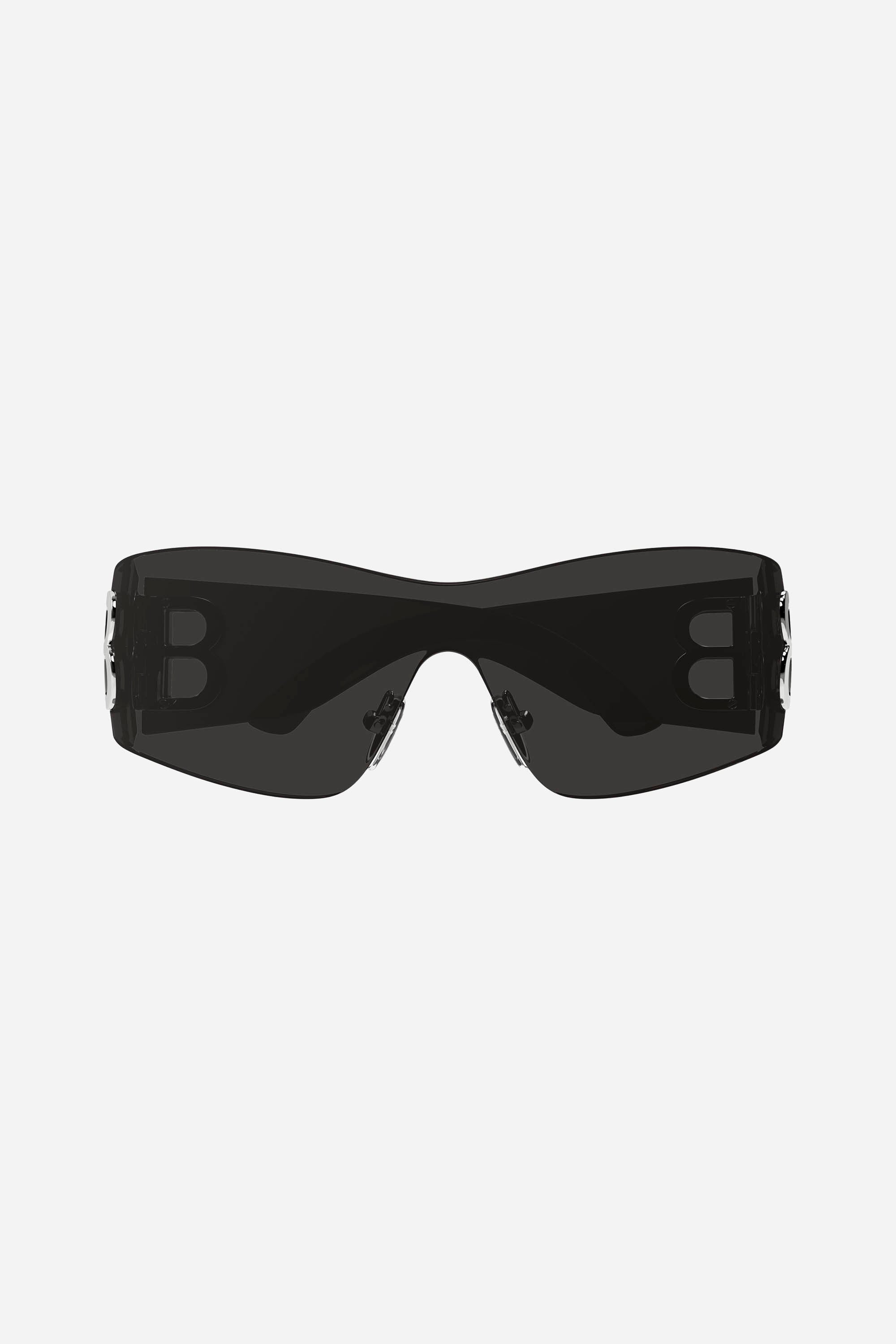 Single lense black sunglasses with silver logo